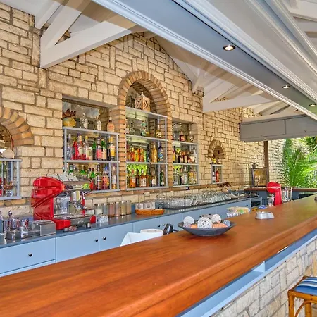 شقة فندقية Chrismos Luxury Corfu Apraos
