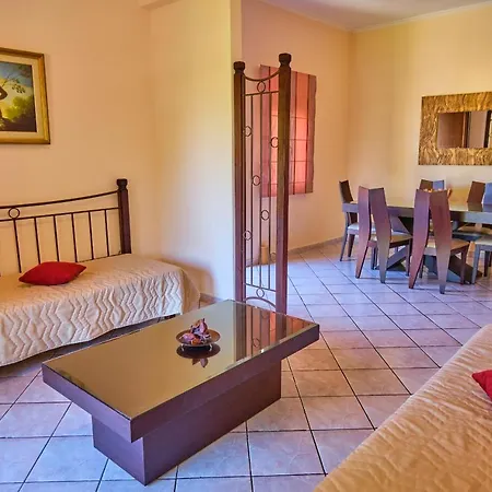 شقة فندقية Chrismos Luxury Corfu *